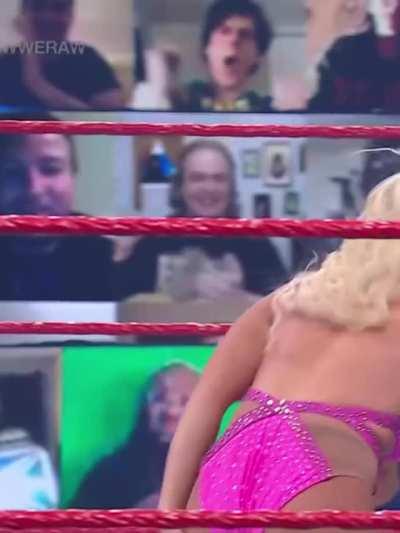 Mandy Rose & that kick-up attempt 👀