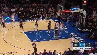 [Highlight] Obi Toppin gets creative with a double clutch fastbreak slam!