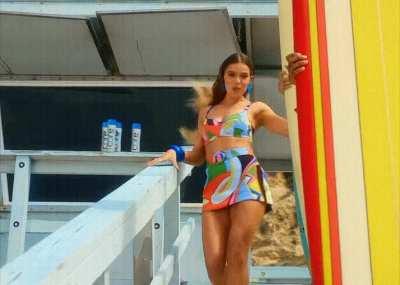 Hailee steinfeld looking sexy af