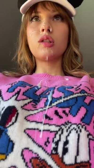 Taking some cum selfies after blowing my roommate 💦😋