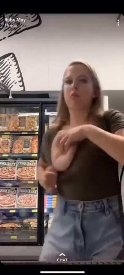 GET THOSE HUGE MELONS 🔥🔥👀👀💣 ASA