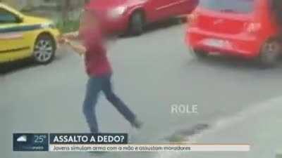 Quando a brincadeira de polícia e ladrão sai do controle...