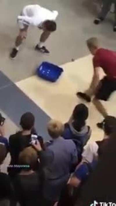 B E Y B L A D E LET IT RIP