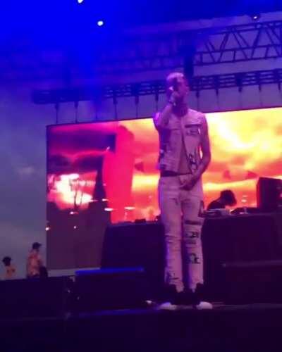 Day n Night 2017. Recorded his whole set except for the last song ( I ran out of both storage and battery)