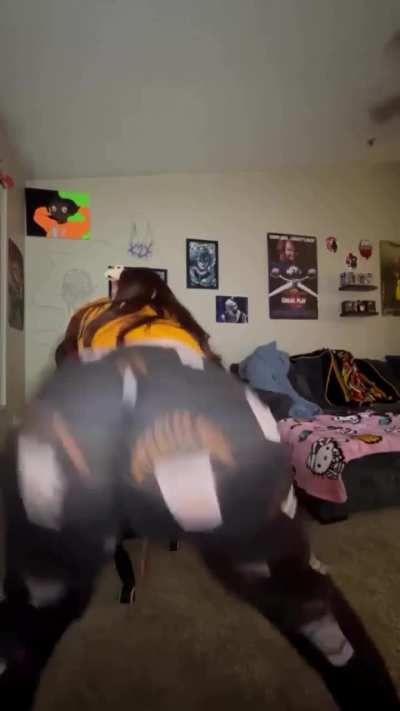 Aye baby can I smell that big o juicy b🍑🍑ty!😍😍🤪🤪