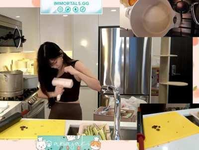 I’ve never wanted to be a lint roller more in my life 👀