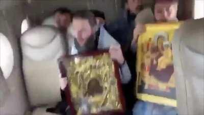 Губернатор Вадим Шумков планирует облететь с иконой территории, которые вот-вот затопит. Не плотины же возводить! Не население спасить! Священная скрепа отвела ракеты от Москвы, а полет с попами отведет воду!