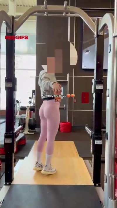 My big 🍑 and small 🤏 in pink leggings makes me so turned on