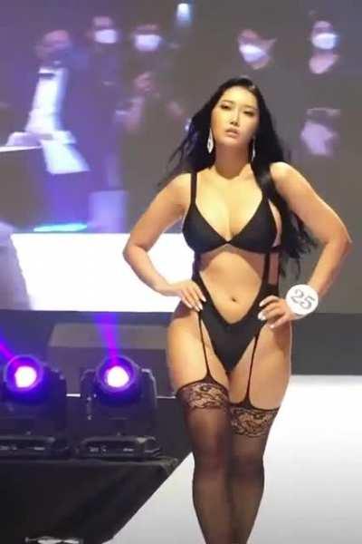 STOP THE PRESS WHO IS THIS?!!!