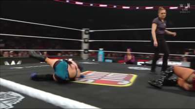 Lyra & Roxanne in one-on-one action! (RAW - 12/8/25)