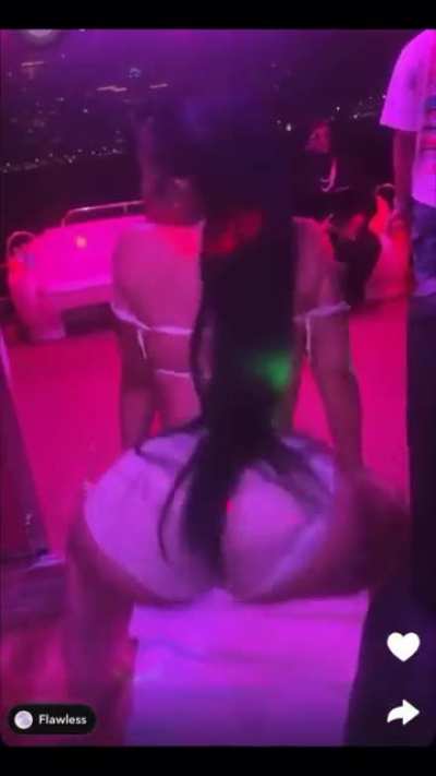 How long u lastin with Ari bouncin on yo shii like this