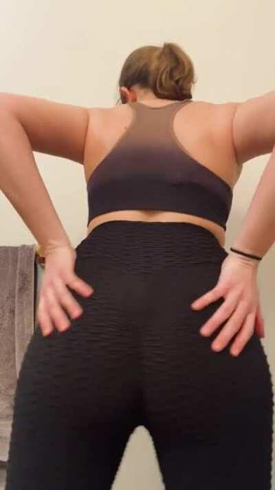 Noticing a (f)ew stares tonight only made me push myself harder 👀🍑🥰🤨 so thanks for that 😘