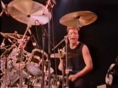 Tears for Fears performs Everybody Wants to Rule the World