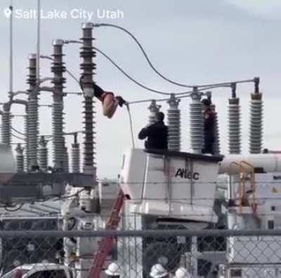 800 homes in Utha lost power because a girl climbed up the transformer