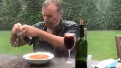 I ate a soup while listenning to It's Raining Somewhere Else, and this popped up in my mind