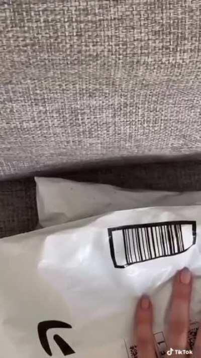 The Leggings on her😬