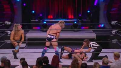 Poor Julia Hart almost passes out from Penelope’s muta lock
