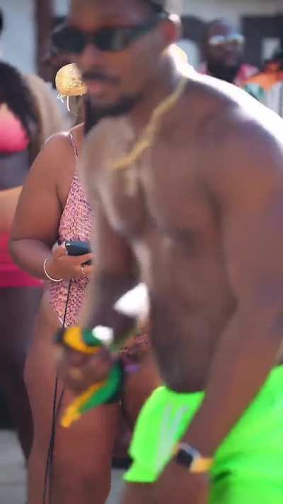 My goodness - certified mom thicc