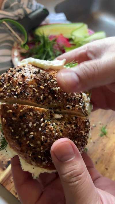 Made beet cured gravlax and decided to try making Everything w/ Za’atar Bagels to go with it 🥯