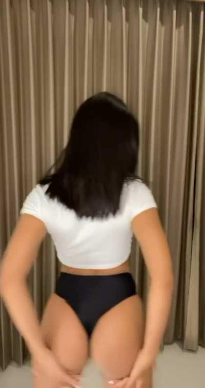 I probably have the smallest boobs here but I hope you still enjoy this reveal! 💕