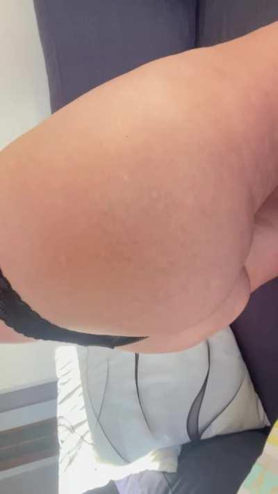 Im curious: Would anyone cum to my nudes? At least one person??