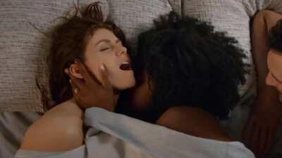 Alexandra Daddario's lesbian plot in Why women kill