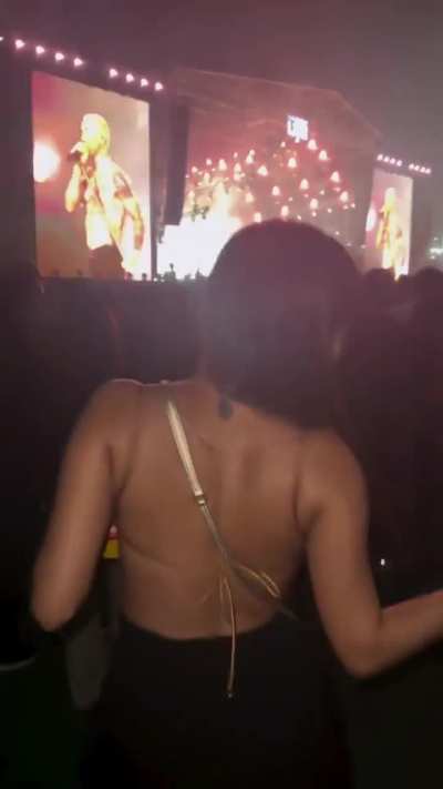 Amyra at Maroon 5 concert