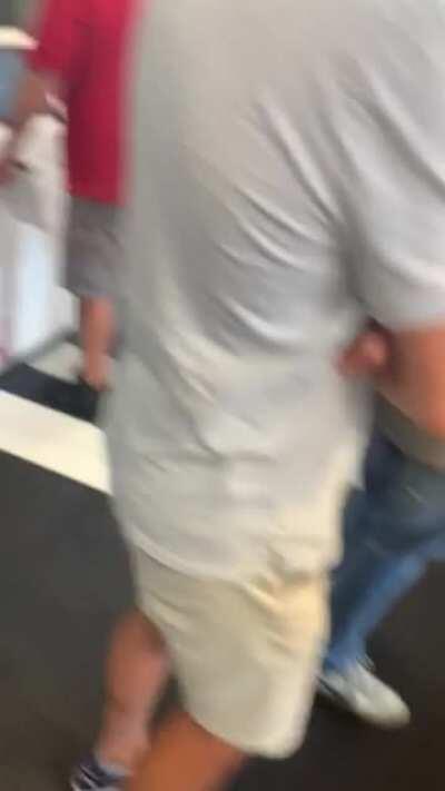 Trump supporter freaks out in Verizon store after employees make him wear a mask. (Cops called)