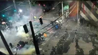 The moment when Seattle police escalated the protest after lone instigators threw water bottles