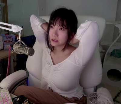 aria beautiful in white