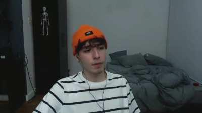 Streamer pediu pra IA recriar ele em live