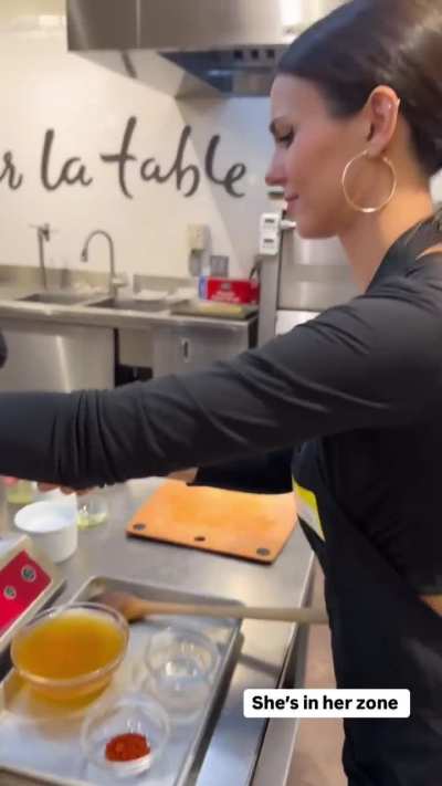 Victoria taking her boyfriend to cooking class (2)