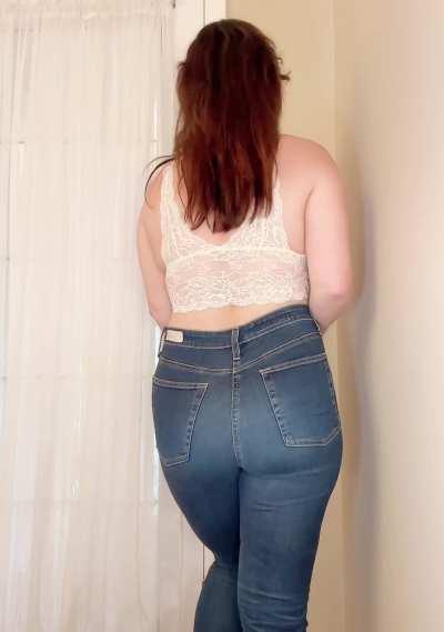 PAWG’s always look divine in denim :)