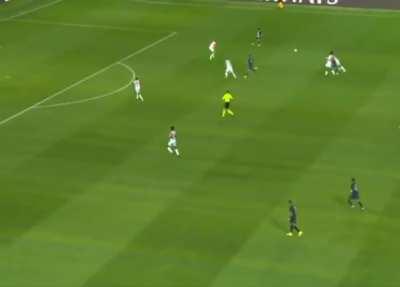 PSG counter attack, Mbappe doesn't get the ball, so he gets angry, turns around and stops running.