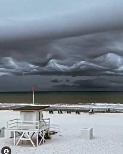 🔥 Oddly shaped clouds over Fort Walton Beach, Florida