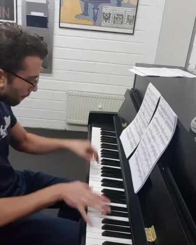 Crazy fast piano skills