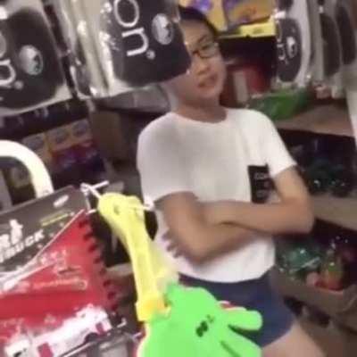 Chinese kids got bullied and threatened by a group of grown men.