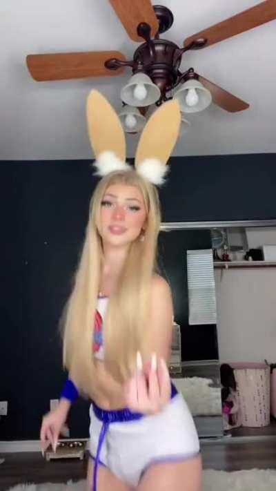 Loren Gray showing that jiggle