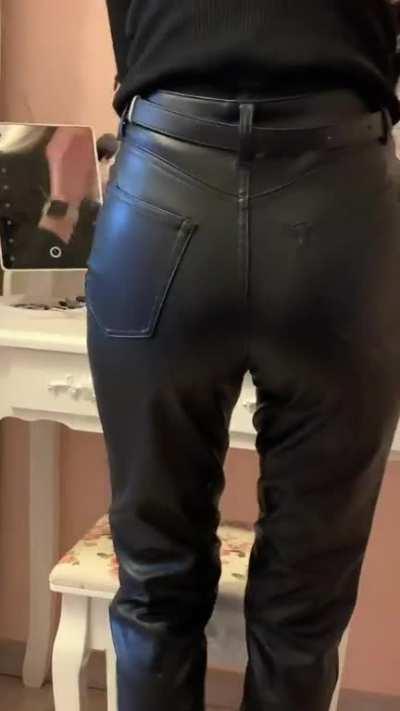 I guess jeans are equal ð¤