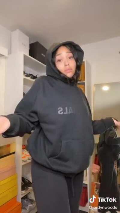 The way her hips bounce is beyond hot