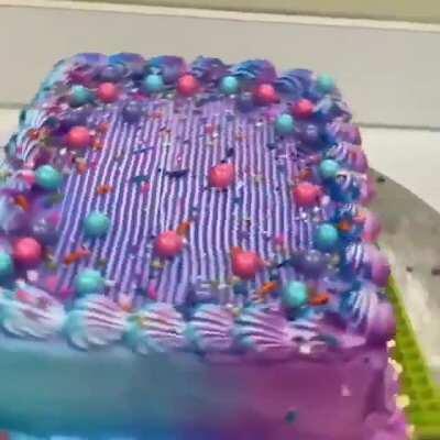 A Color Changing Cake!!