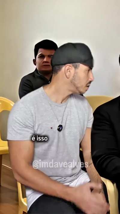 Não sabe brincar? Não desce pro play! Barulho de obra, música alta, o vizinho da cobertura que arrasta um país inteiro pra miséria com o apoio de quem tá lá no primeiro andar...