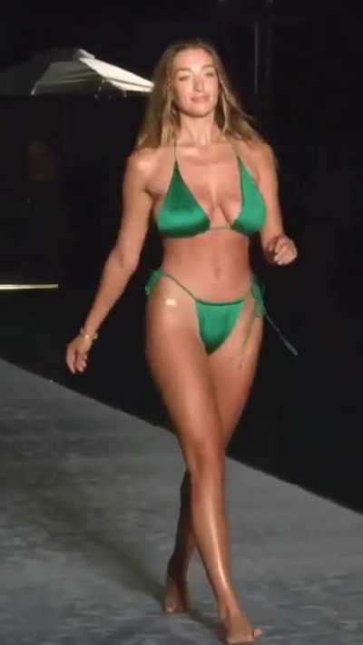 SI rookie 2024 Penny Lane 😳