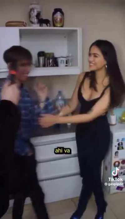 Por favor de ver completo.