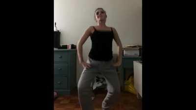 Camren Bicondova dancing 🍑