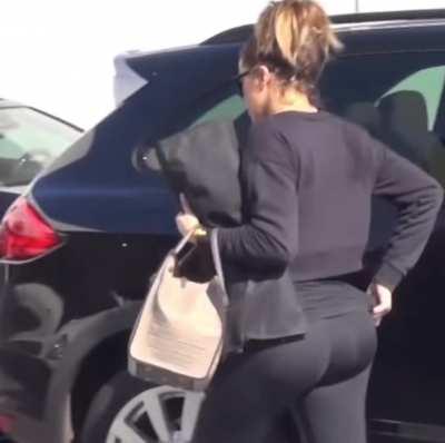 She couldn’t even get her shirt over that ass