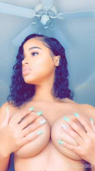 Sexy AF (Get Her Folder in Comment)