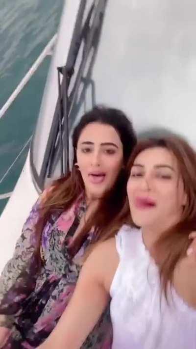 Kriti Sanon and Nupur Sanon 