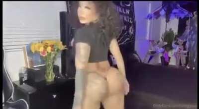 I Seen Her Shake That Ass The Same Way A Thousand Times And Still Act Like Its The First Time I Seen Her Do It