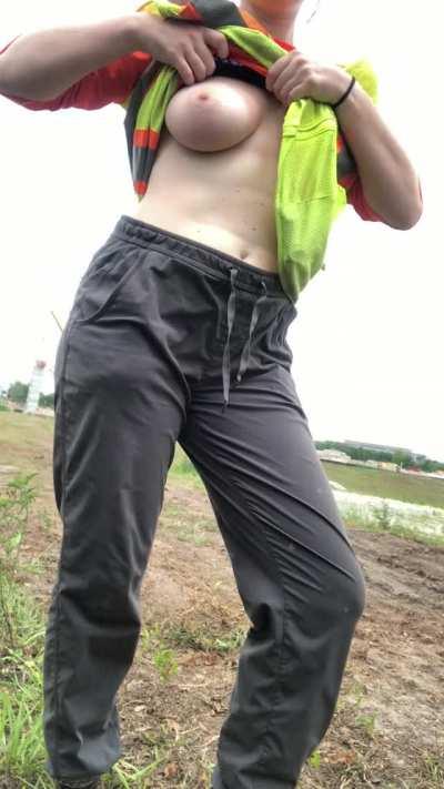 I love working around all the men on my crew ☺️ [GIF]